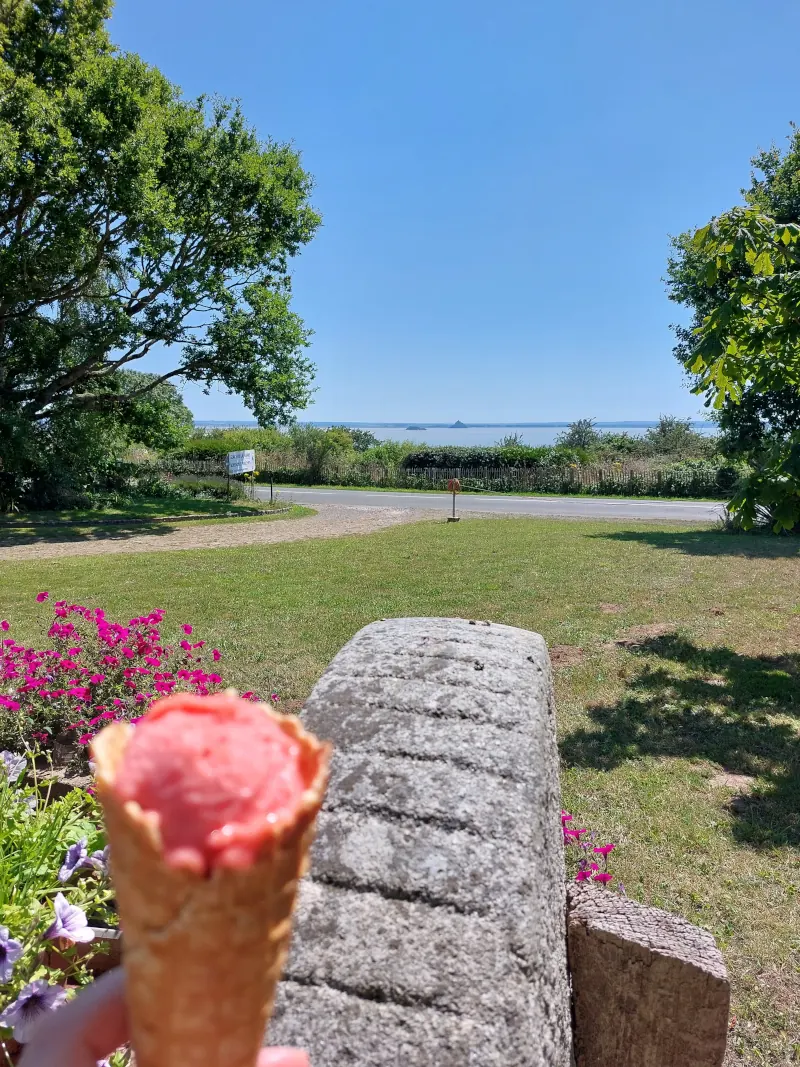Sol Roc glace de la ferme – boutique et vue panoramique sur la baie du Mont-Saint-Michel à Champeaux